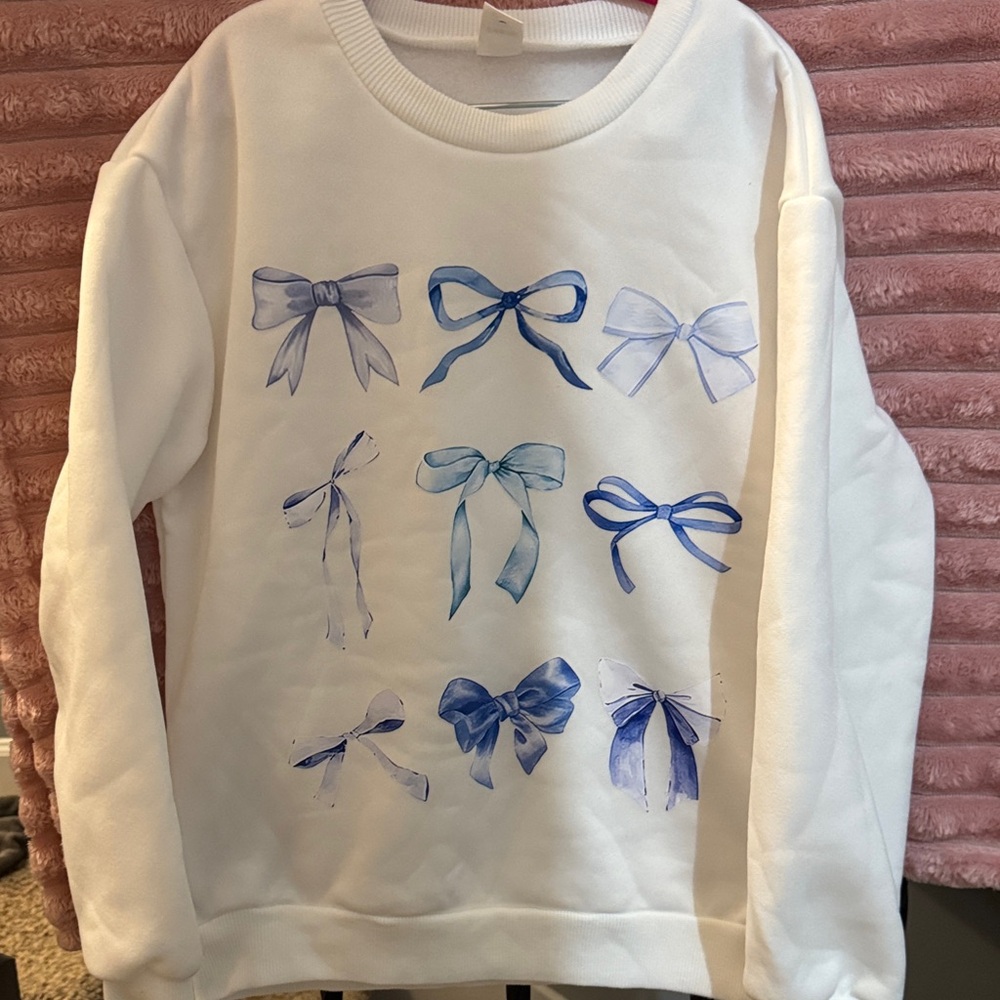 SHEIN Kids White Sweatshirt with Blue Bow Design